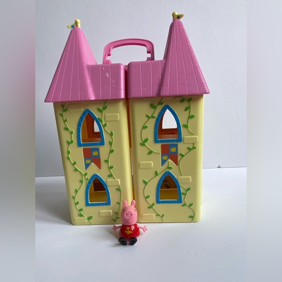 Peppa pig castle and figure - Picture 2 of 3